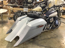 Load image into Gallery viewer, Kawasaki Nomad Vulcan 1500 6" Extended Stretched BOLT ON Trendsetter Bags Rear Fender Dual Cut Out