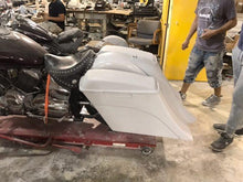 Load image into Gallery viewer, Yamaha VSTAR 1100 6" Extended Out & Down Saddlebag Kit No Cut Outs  LED Rear Fender - 6.5" Speaker Lids