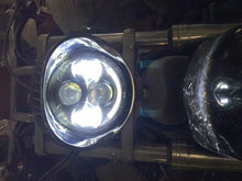 Load image into Gallery viewer, Honda VTX 1300 / 1800 C / R / S - 5 3/4" DAYMAKER Chrome HID LED Light Bulb Headlight Motorcycle 5.75" Mount