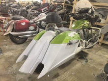 Load image into Gallery viewer, Victory Cross Country 6″ Trendsetter Extended Hard Saddlebags Out & Down Bags Rear Fender No Cut Outs