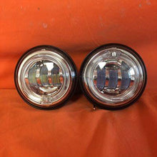 Load image into Gallery viewer, 4.5" Auxiliary DAYMAKER Chrome Spot With Green Halo Passing HID LED Fog Lights Bulb Motorcycle Harley AUX PAIR 4-1/2"