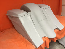 Load image into Gallery viewer, Honda Shadow Sabre 1100 6&quot; Extended Saddlebags Out &amp; Down Bags Rear Fender No Cut Out Lids