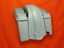 Load image into Gallery viewer, Harley Davidson 4&quot; Extended Saddlebags Dual 6.5&quot; Speaker Lids Fender Right Cut out