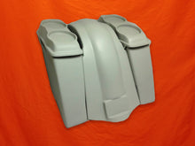 Load image into Gallery viewer, Harley Davidson 4&quot; Extended Saddlebags Dual 6.5&quot; Speaker Lids Fender No Cutouts