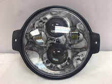 Load image into Gallery viewer, Honda VTX 1300 / 1800 C / R / S - 5 3/4&quot; CUSTOM DESIGN SKULL DAYMAKER Chrome HID LED Light Bulb Headlight Motorcycle 5.75&quot; Mount