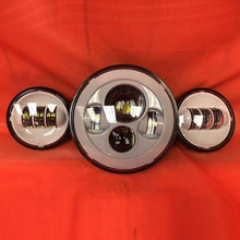 Load image into Gallery viewer, 7&quot; DAYMAKER WHITE Headlight Dual White 4.5&quot; - 4 1/2&quot; Auxiliary AUX Spot Passing LED Fog Lights Bulb Harley SET