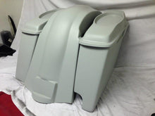 Load image into Gallery viewer, Harley Davidson Heritage Softail 4&quot; Extended Saddlebags 6.5&quot; Speaker Lids Fender Right Cutout